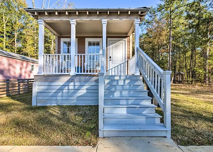 Chic Cottage Retreat With Grill, 2 Mi To Msu!