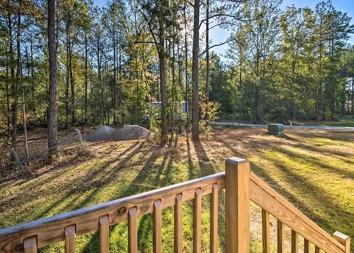 Chic Cottage Retreat With Grill, 2 Mi To Msu!
