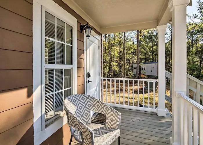 Chic Cottage Retreat With Grill, 2 Mi To Msu!
