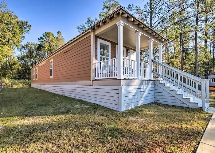 Chic Cottage Retreat With Grill, 2 Mi To Msu!