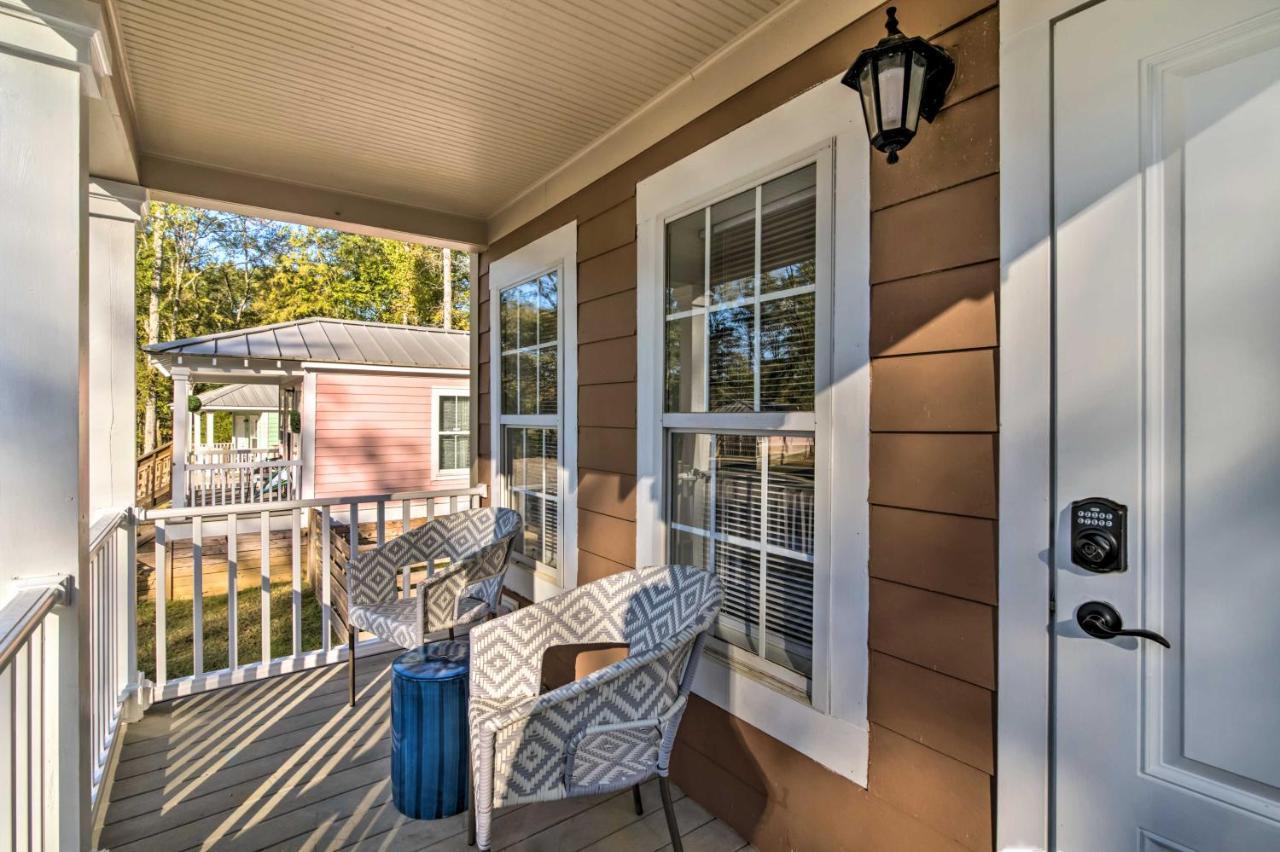 Chic Retreat With Grill, 2 Mi To Msu! Holiday home