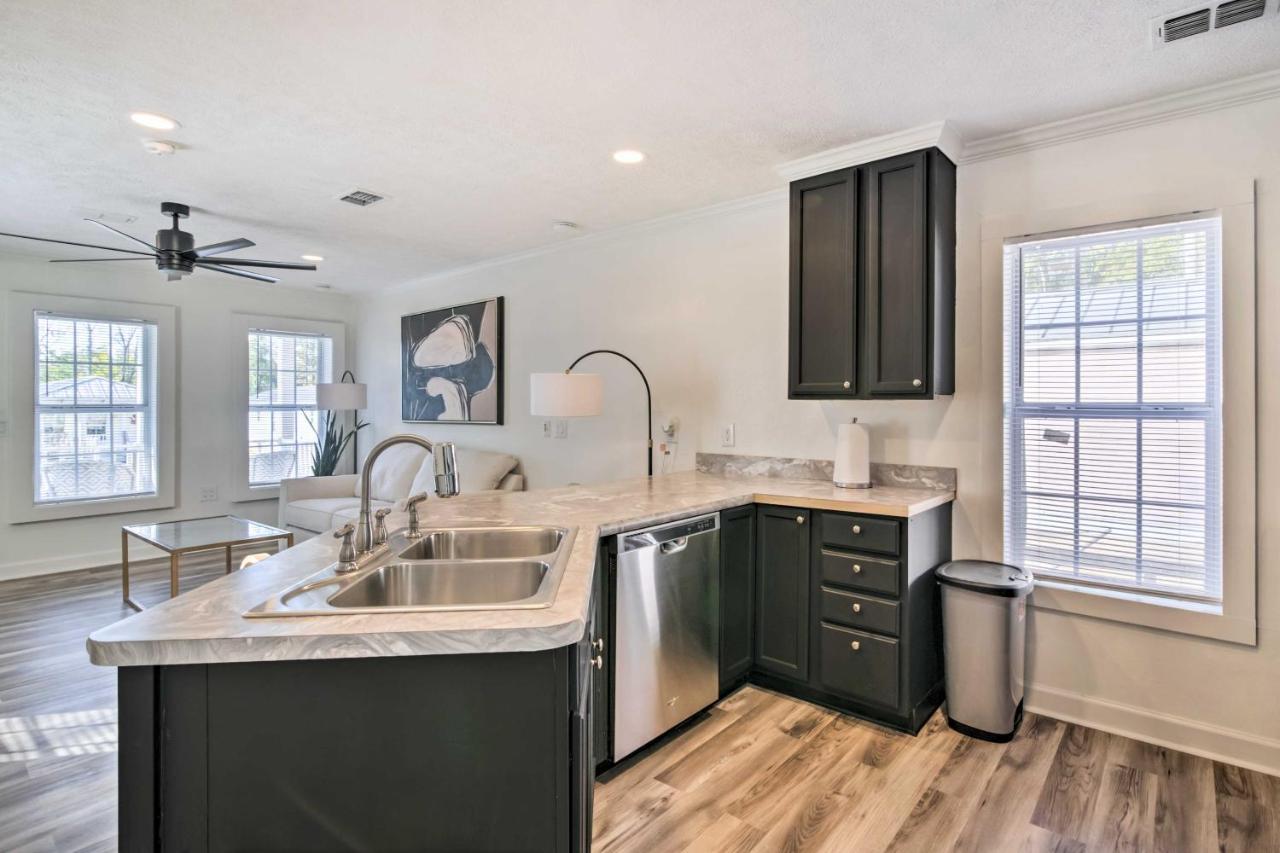 Chic Retreat With Grill, 2 Mi To Msu!