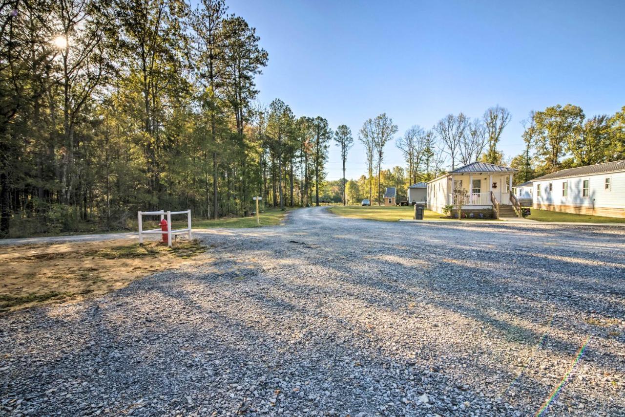 Holiday home Chic Retreat With Grill, 2 Mi To Msu! *