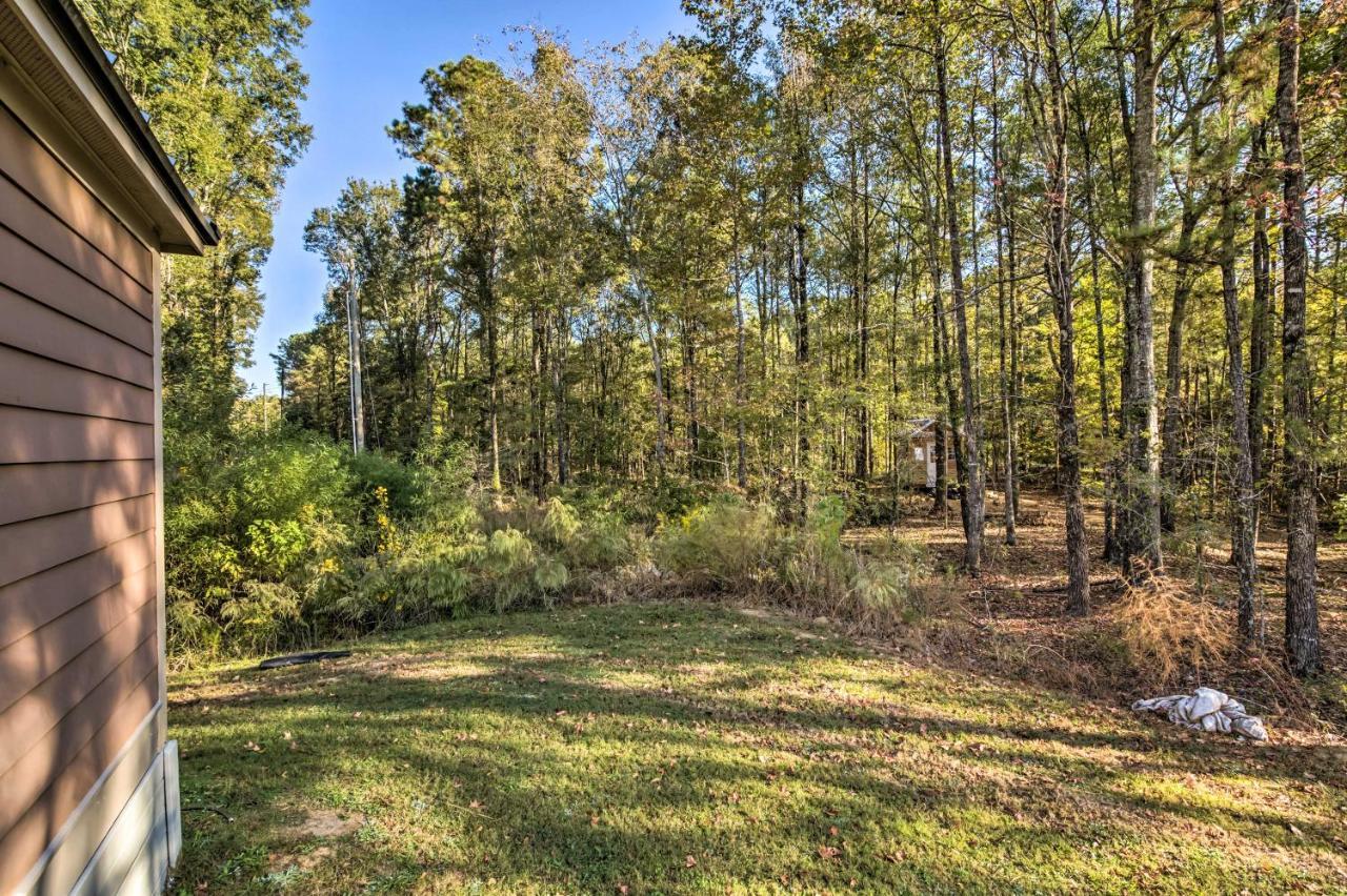 Chic Retreat With Grill, 2 Mi To Msu! Holiday home